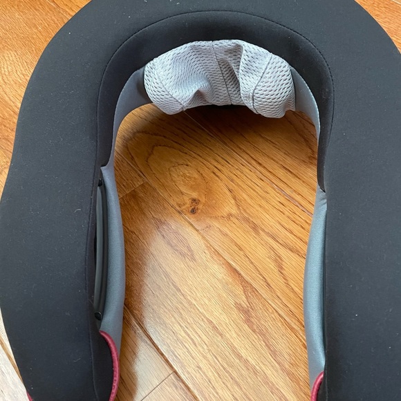 Homedics Back/ Shoulder Massager - Picture 3 of 6